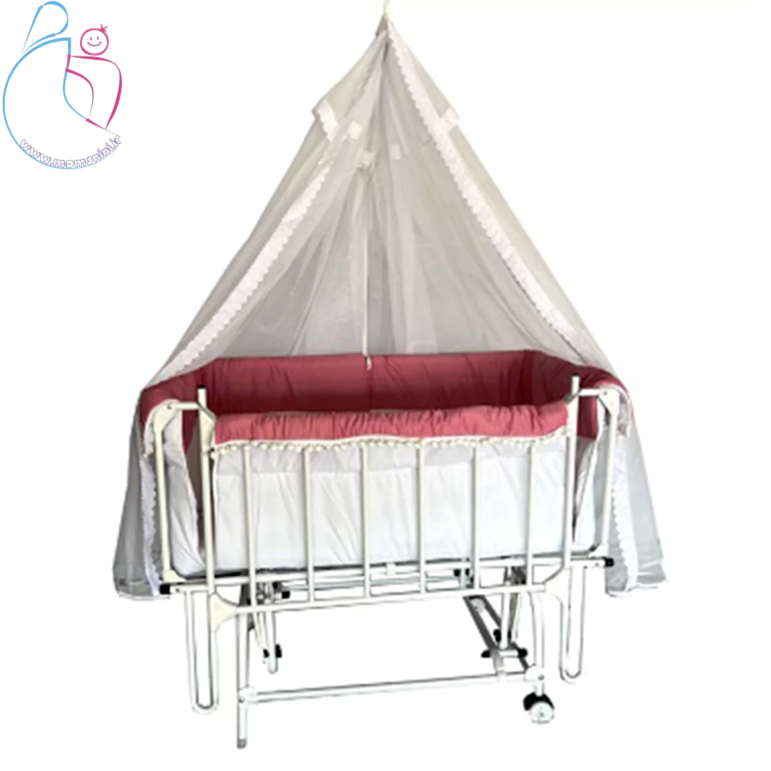 گهواره کنار تخت مادر پرشیا، دارای دیواره متحرک، چرخ‌دار، با قابلیت تنظیم در حالت گهواره‌ای و ثابت"