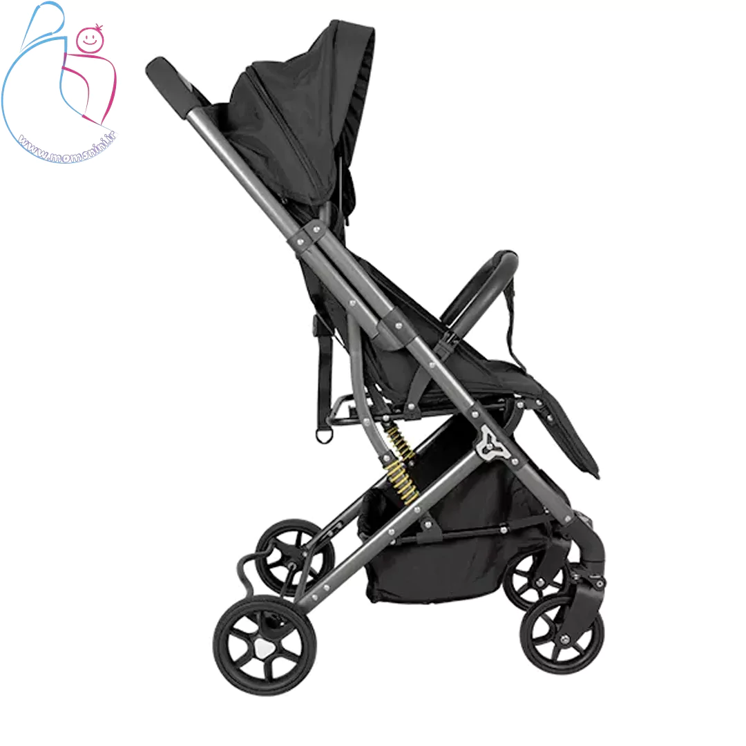 کالسکه پیتی اسپرینگ در نمای جانبی با سایبان جمع شده، سبک و کم‌حجم مناسب سفر و استفاده روزمره