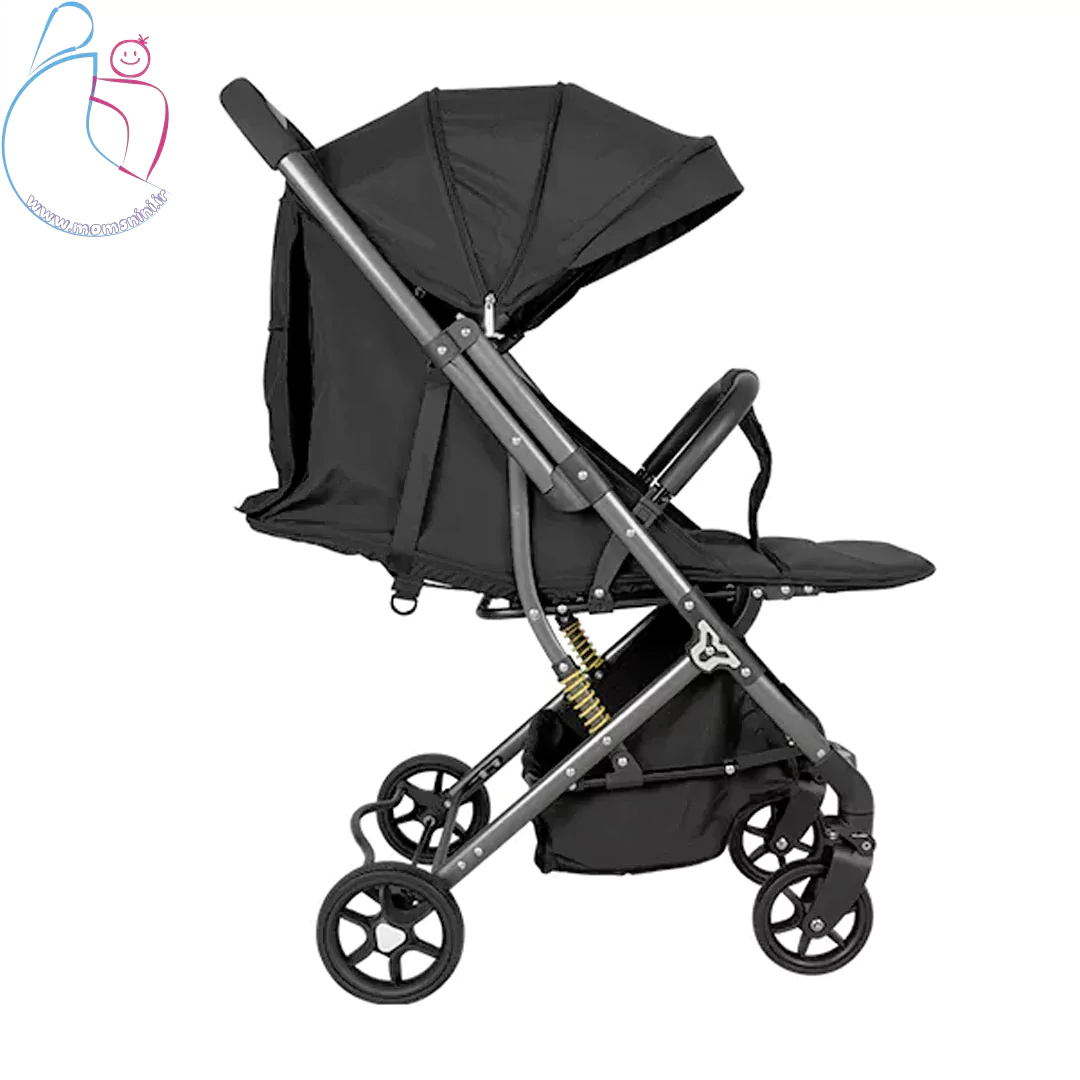 کالسکه اسپرینگ مدل پیتی در نمای جانبی، مجهز به چرخ‌های روان ۳۶۰ درجه و سایبان ضد UV