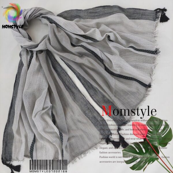 شال لنین منگوله دار دارای رنگبندی مام استایل