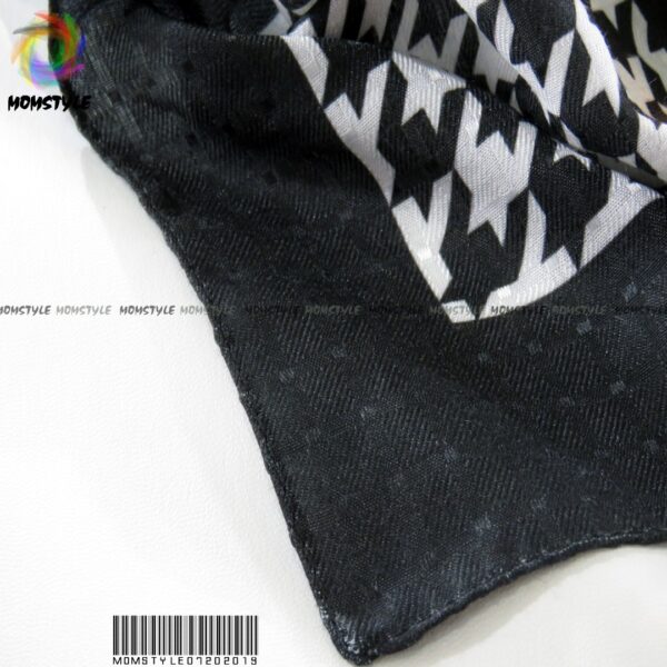 شال نخی  مشکی سفید چاپی  مام استایل