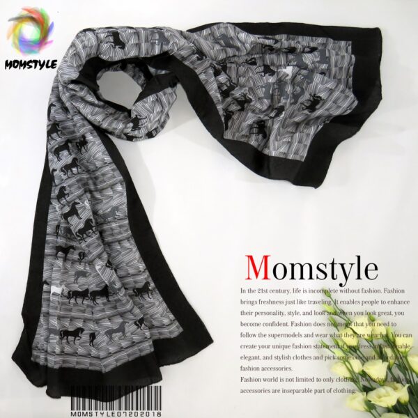 شال نخی مشکی سفید چاپی طرح هرمس مام استایل