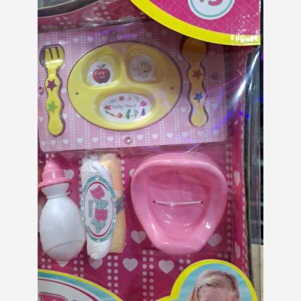 عروسک بی بی بورن با لوازم و ظرف غذا مامزنینی